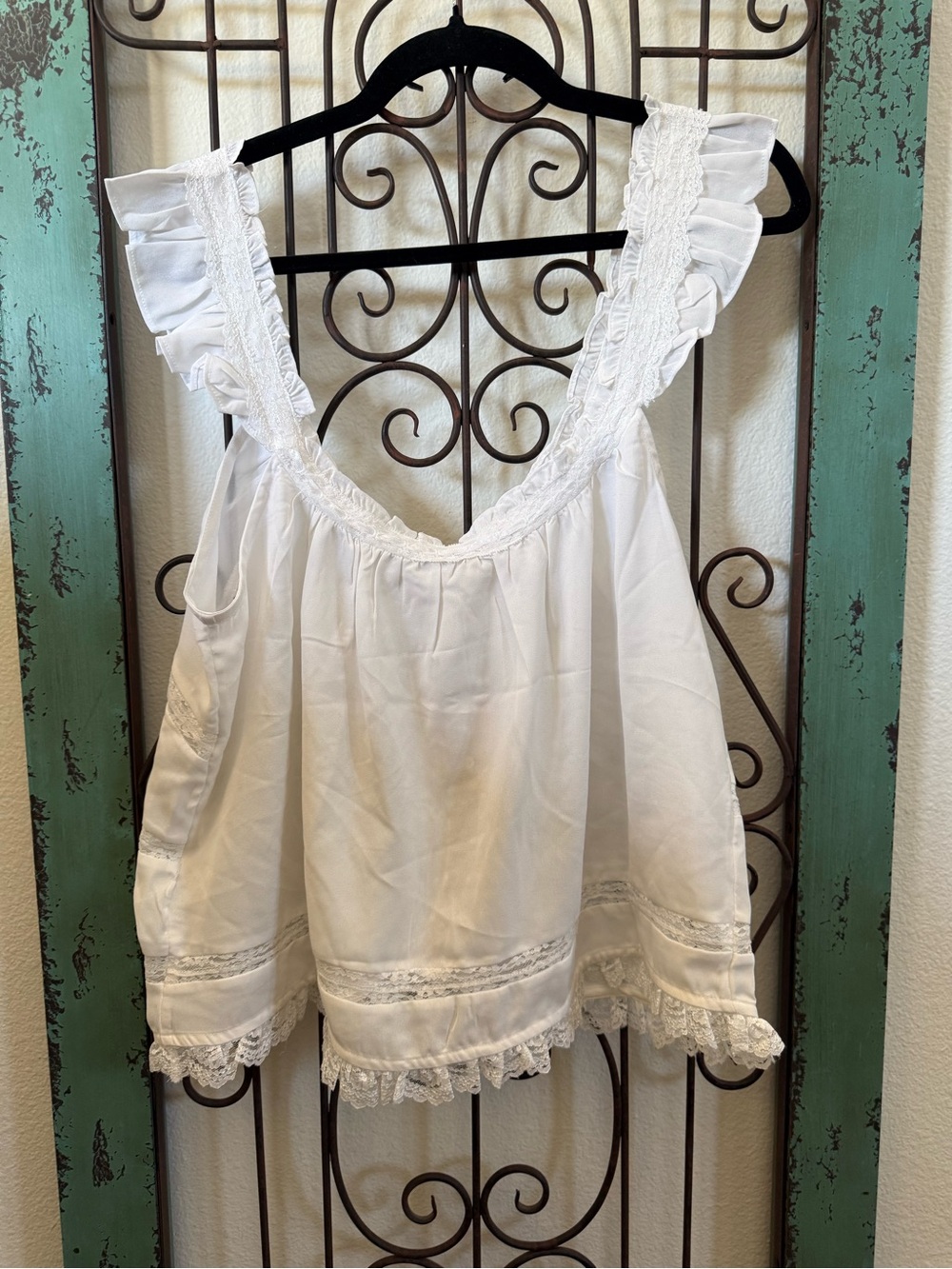 Free People NWT White Lace Ruffle Boho Tank Top | Size Medium | $98 Retail - Picture 3 of 6